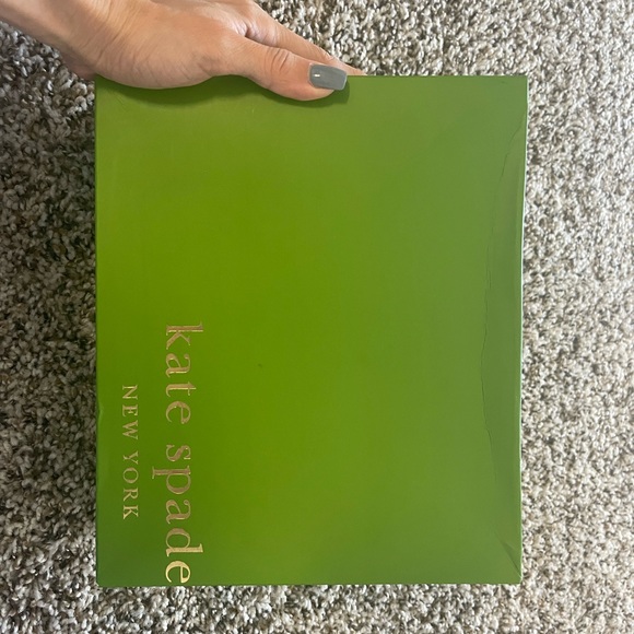 Kaye Spade Purse w/ chain - Picture 3 of 3